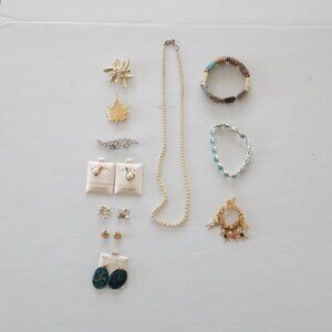 Assorted women's jewelry